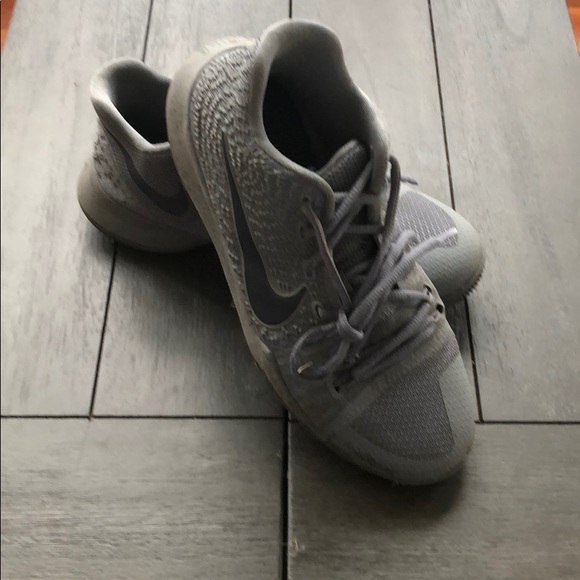 NIKE youth basketball sneakers; 6.5 - Picture 2 of 4